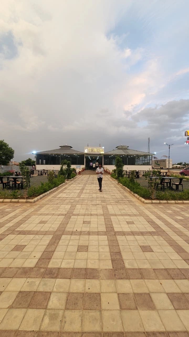 Scenic Walkway and Garden Seating
